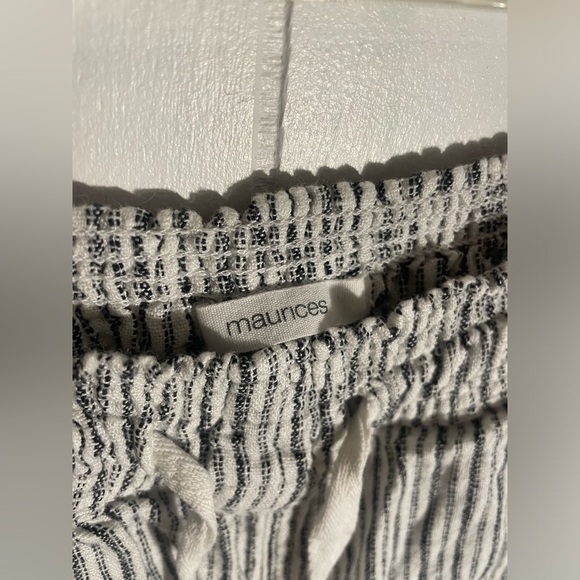 Maurice’s Linen Shorts - Picture 2 of 4